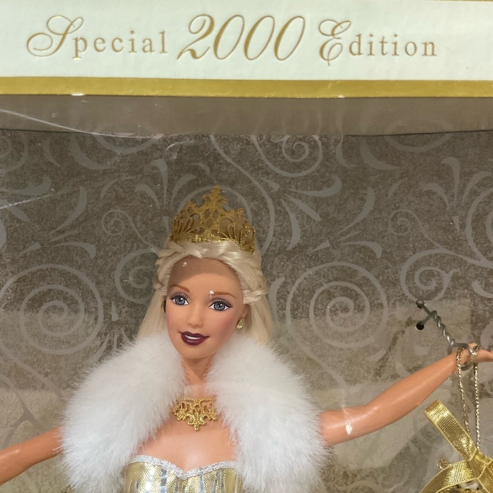 Vintage Special 2000 Edition Celebration Barbie in Gold and Silver - Picture 7 of 7